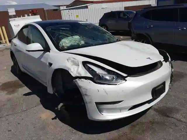 5YJ3E1EA0NF161348 2022 TESLA MODEL 3-0