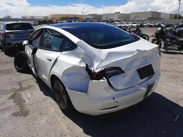 5YJ3E1EA0NF161348 2022 TESLA MODEL 3-2