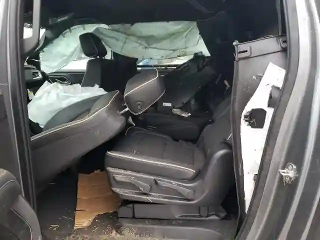 1GNSCFKD9NR157958 2022 CHEVROLET SUBURBAN-5