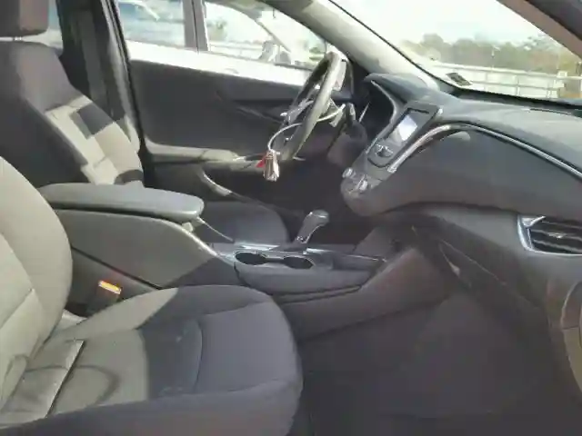 1G1ZE5ST8HF267126 2017 CHEVROLET MALIBU LT-4