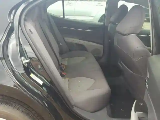 4T1B11HK1JU629709 2018 TOYOTA CAMRY LE-5