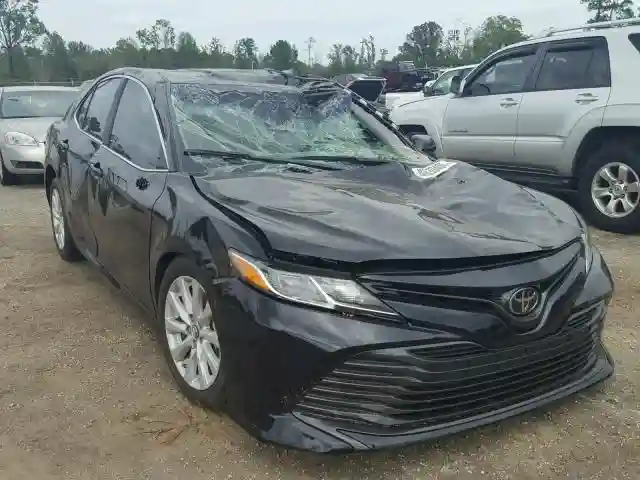 4T1B11HK1JU629709 2018 TOYOTA CAMRY LE-0