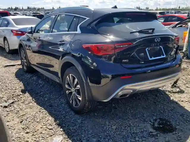 SJKCH5CR4JA004378 2018 INFINITI QX30 PURE-2