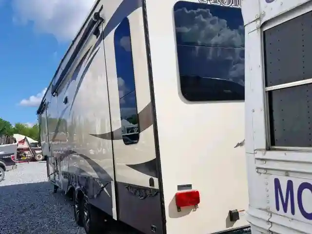 4TDF36129F4700912 2015 KEYSTONE MONTANA-2