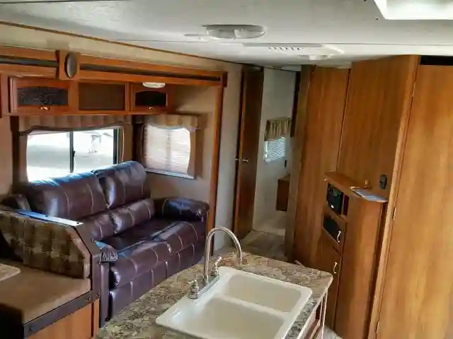 5ZT2AVXB5GB908466 2016 WILDWOOD AVENGER-4