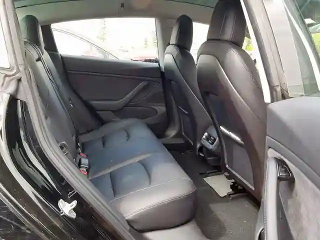 5YJ3E1EB3JF111286 2018 TESLA MODEL 3-5