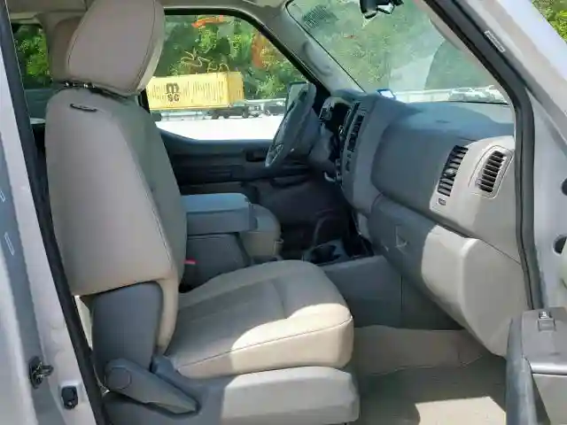 5BZAF0AA8JN852871 2018 NISSAN NV 3500-4