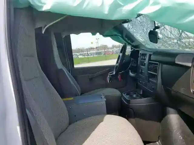 1GCWGAFP6K1159117 2019 CHEVROLET EXPRESS G2500-4