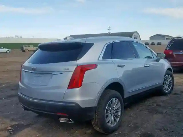 1GYKNDRSXHZ281926 2017 CADILLAC XT5 LUXURY-3