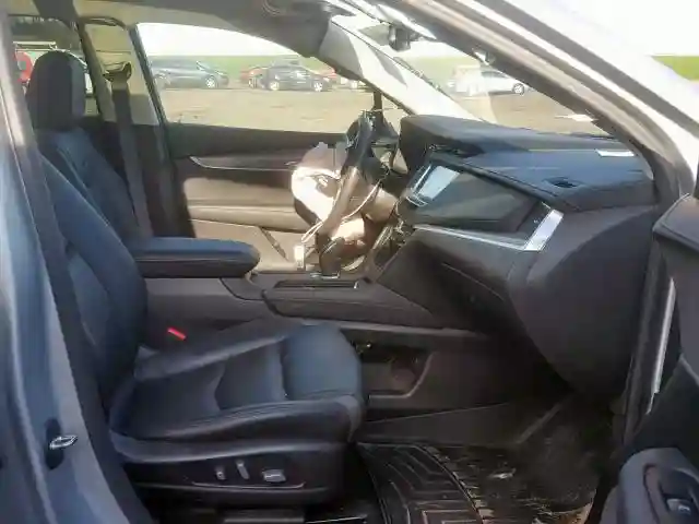 1GYKNDRSXHZ281926 2017 CADILLAC XT5 LUXURY-4