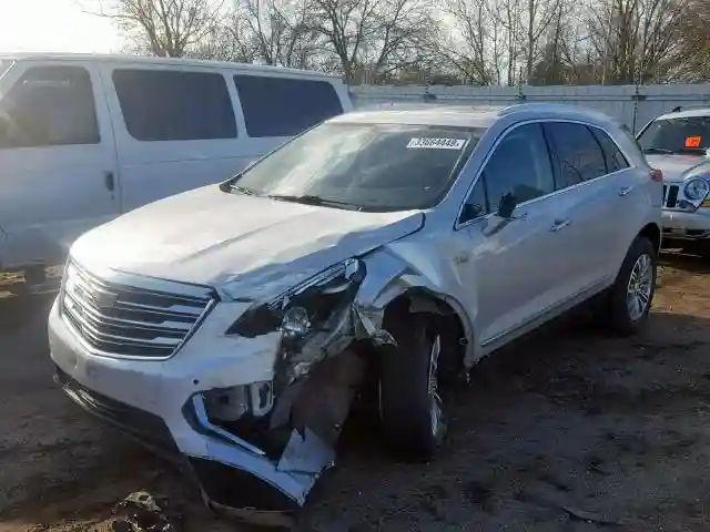 1GYKNDRSXHZ281926 2017 CADILLAC XT5 LUXURY-1