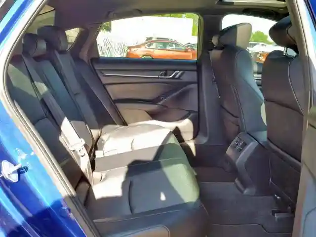 1HGCV2F34JA000141 2018 HONDA ACCORD SPORT-5