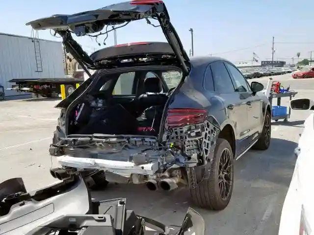 WP1AG2A56JLB61876 2018 PORSCHE MACAN GTS-3