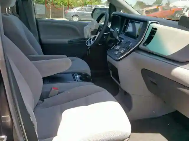 5TDKZ3DC8HS803071 2017 TOYOTA SIENNA LE-4