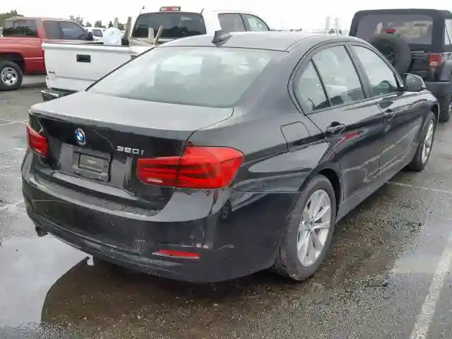 WBA8A9C52JAH12162 2018 BMW 320 I-3