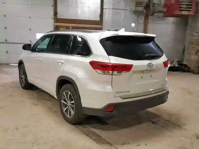 5TDJZRFH1HS517022 2017 TOYOTA HIGHLANDER SE-2