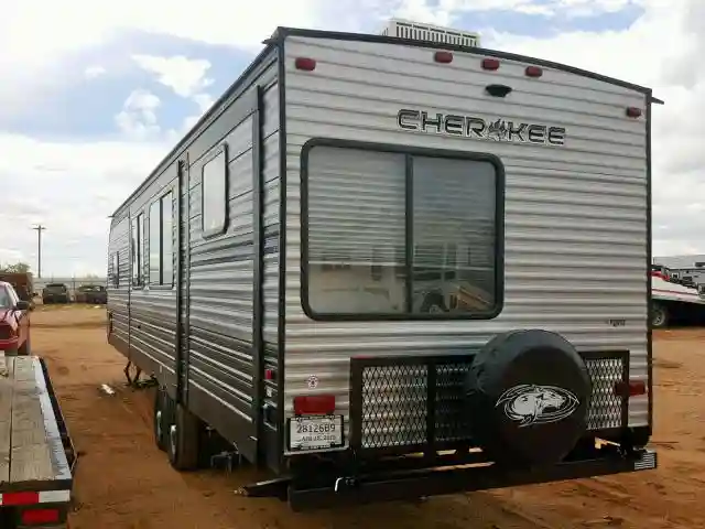 4X4TCKF26KX138753 2019 WILDWOOD CHEROKEE-2