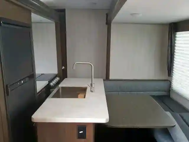 4X4TCKF26KX138753 2019 WILDWOOD CHEROKEE-5