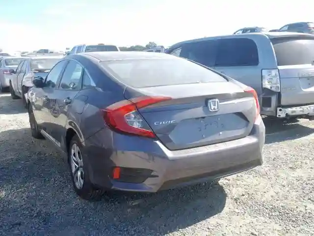2HGFC2F51JH539533 2018 HONDA CIVIC LX-2