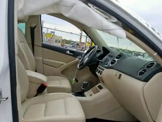 WVGSV7AX2HK012371 2017 VOLKSWAGEN TIGUAN WOLFSBURG-4