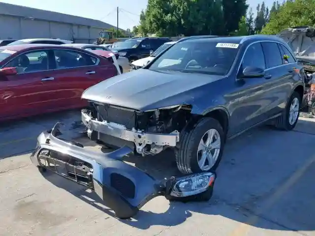 WDC0G4JB4JV050109 2018 MERCEDES-BENZ GLC 300-1