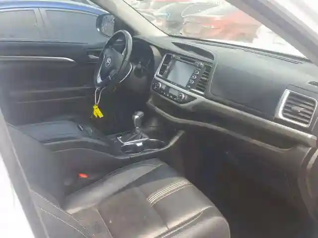 5TDKZRFH9HS516754 2017 TOYOTA HIGHLANDER SE-4