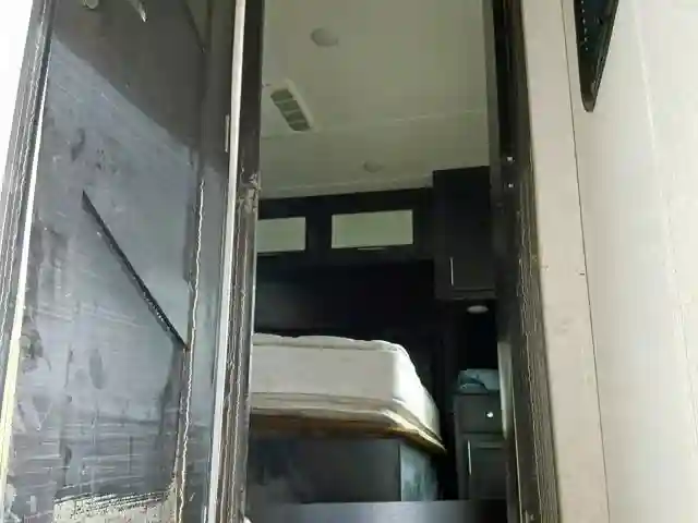 1UJCJSCV1H1970054 2017 JAYCO SEISMIC-4