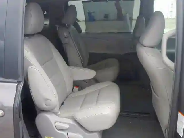 5TDYZ3DC7HS807123 2017 TOYOTA SIENNA XLE-5