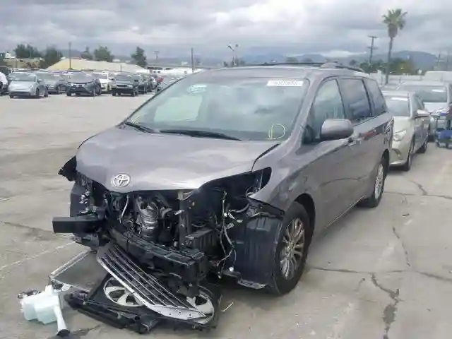 5TDYZ3DC7HS807123 2017 TOYOTA SIENNA XLE-1