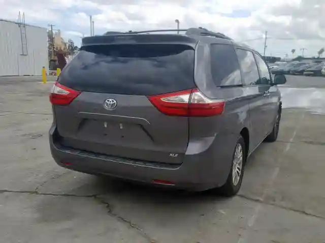 5TDYZ3DC7HS807123 2017 TOYOTA SIENNA XLE-3