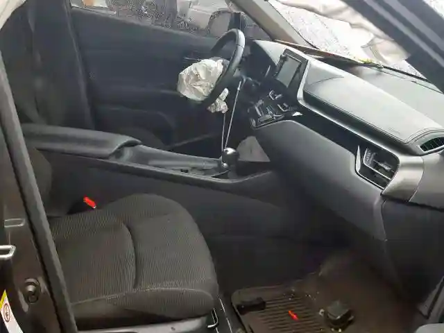 JTNKHMBX3J1002657 2018 TOYOTA C-HR XLE-4