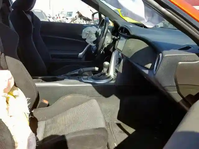 JF1ZNAA1XH8710838 2017 TOYOTA 86 BASE-4
