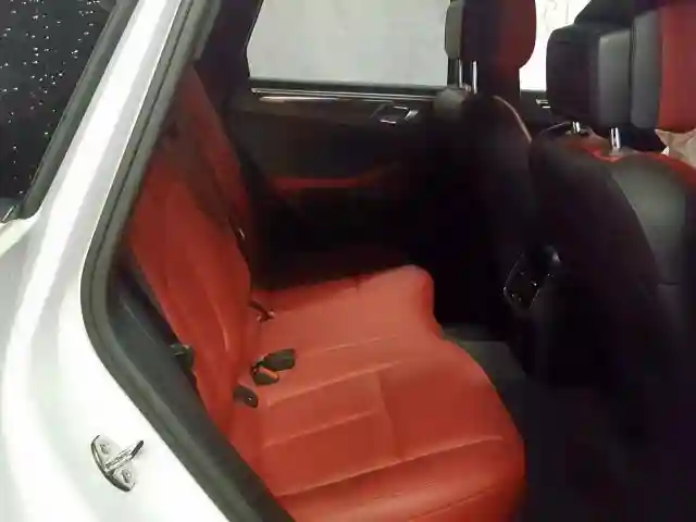WP1AA2A54JLB14573 2018 PORSCHE MACAN-5