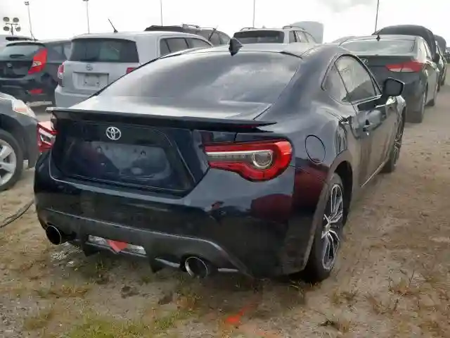 JF1ZNAA1XH8704943 2017 TOYOTA 86 BASE-3