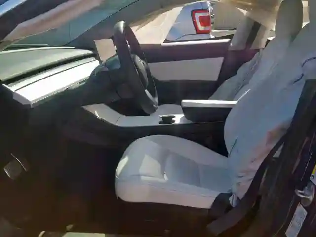 5YJ3E1EB1JF136042 2018 TESLA MODEL 3-4