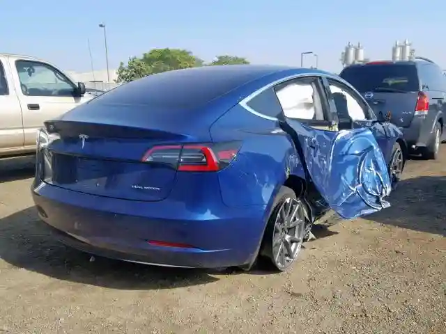 5YJ3E1EB1JF136042 2018 TESLA MODEL 3-3