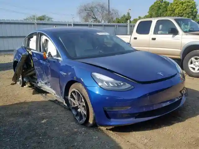 5YJ3E1EB1JF136042 2018 TESLA MODEL 3-0