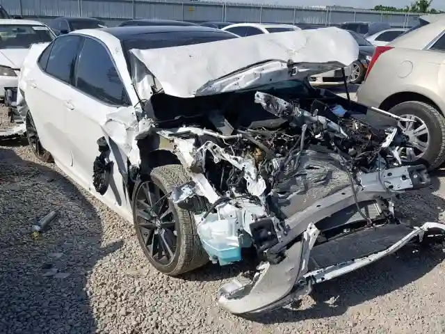 4T1BZ1HK5JU017165 2018 TOYOTA CAMRY XSE-0
