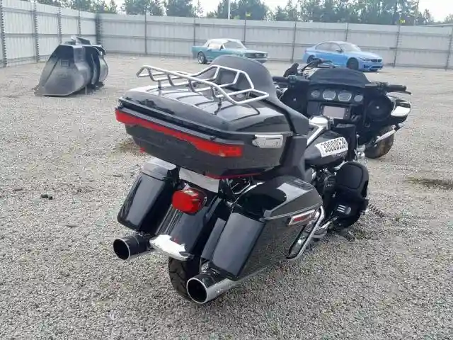 1HD1KED15JB604890 2018 HARLEY-DAVIDSON FLHTK ULTRA LIMITED-3