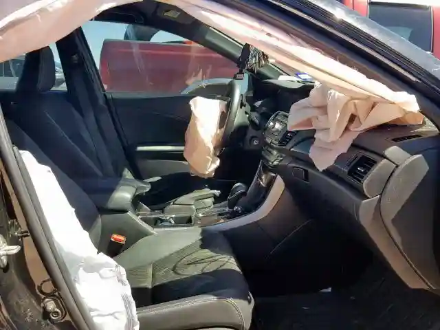 1HGCR2F52HA153438 2017 HONDA ACCORD SPORT-4