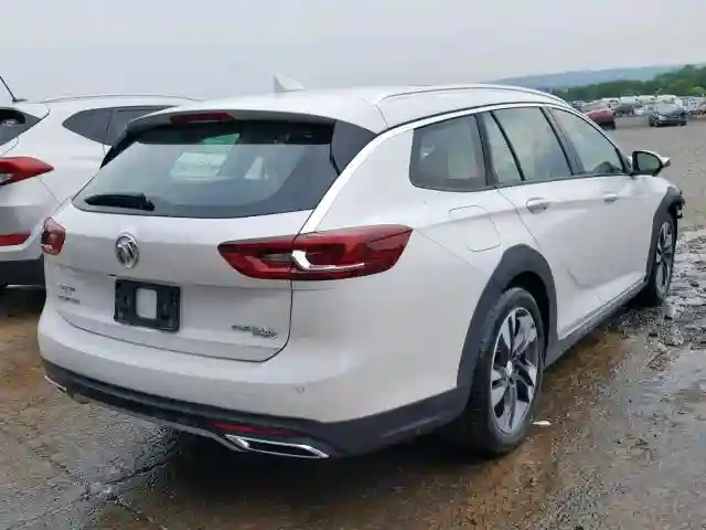 W04GV8SX8J1071591 2018 BUICK REGAL TOURX ESSENCE-3