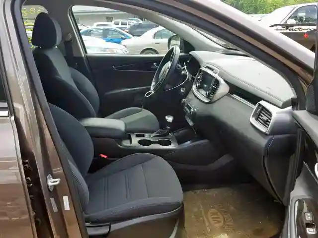 5XYPGDA39KG437132 2019 KIA SORENTO LX-4
