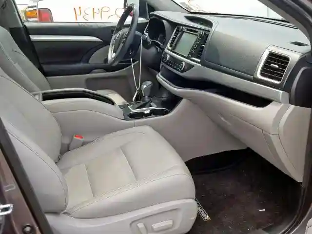 5TDKZRFH9HS515720 2017 TOYOTA HIGHLANDER SE-4