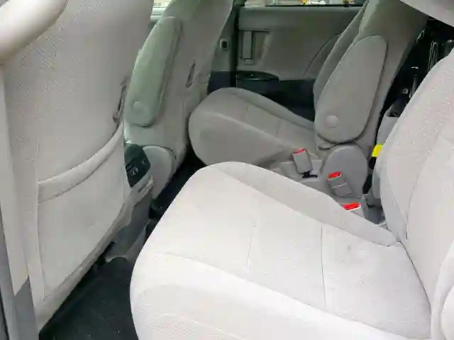 5TDKZ3DC4JS956827 2018 TOYOTA SIENNA LE-5