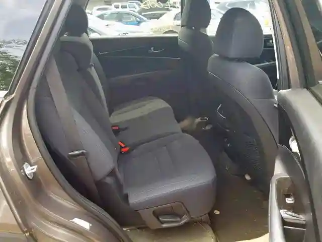5XYPGDA39KG437132 2019 KIA SORENTO LX-5