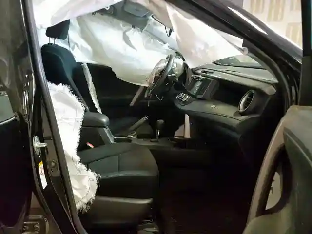 2T3BFREV0HW559085 2017 TOYOTA RAV4 LE-4