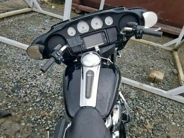 1HD1KBC19JB651257 2018 HARLEY-DAVIDSON FLHX STREET GLIDE-4