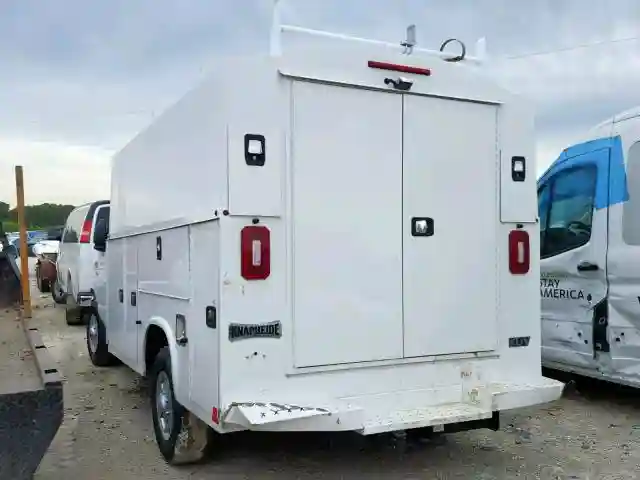 1FDWE3F68JDC31727 2018 FORD ECONOLINE E350 SUPER DUTY CUTAWAY VAN-2