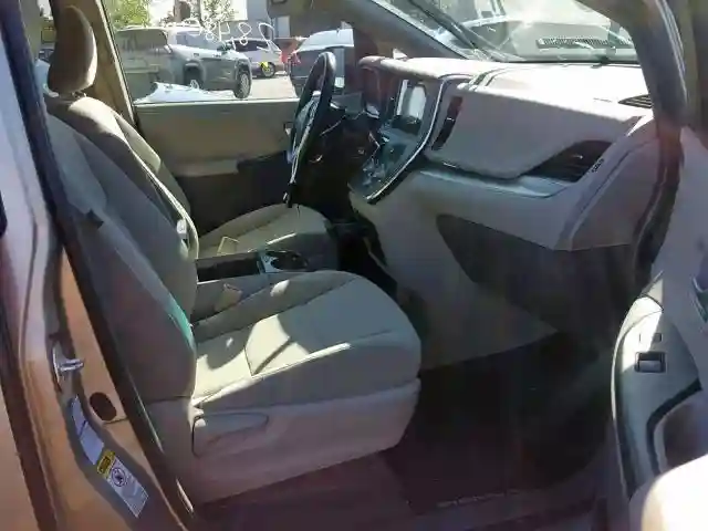 5TDJZ3DC7HS159199 2017 TOYOTA SIENNA LE-4