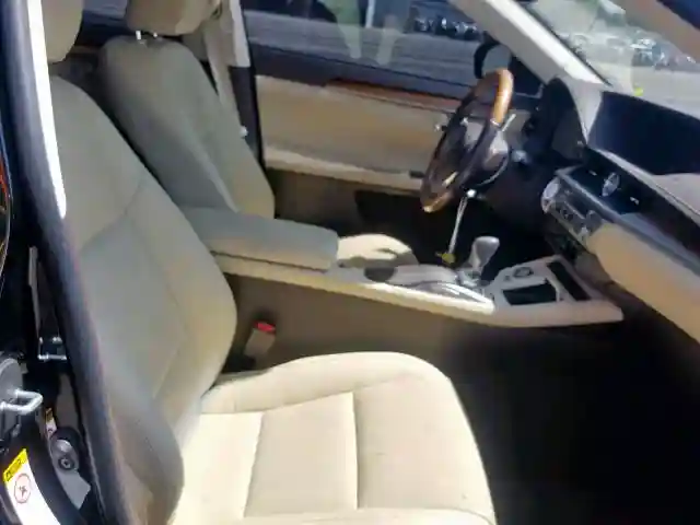 JTHBW1GG3H2136931 2017 LEXUS ES 300H-4